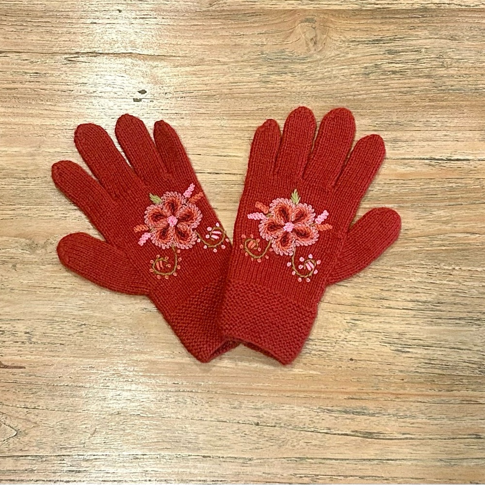 Embroidered Red Knit Gloves